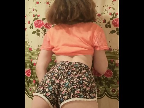 ❤️ Sexy jonge babe dy't har koarte broek op 'e kamera útstrielet ❤️ Superseks by wy