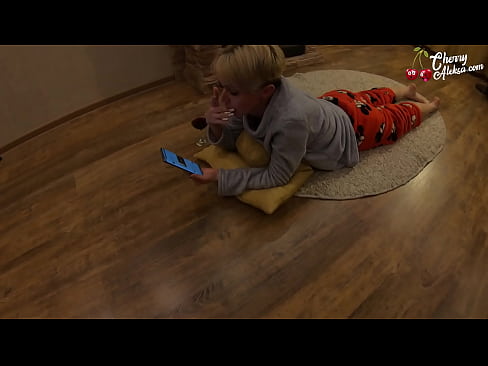 ❤️ Gekke blonde sûgje Enorme lul dy't derop sûgje en stuiterje - Anale seks ❤️ Superseks by wy